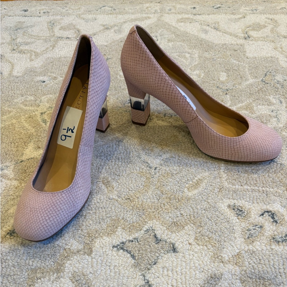 Chic Talbot’s Light Pink Leather Women's Heels size 9.5 9 1/2